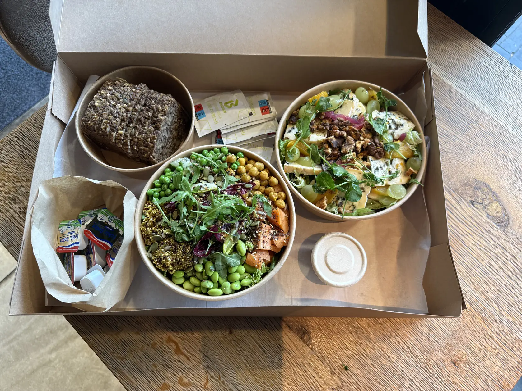 Verzorgde lunchcatering klaar voor levering